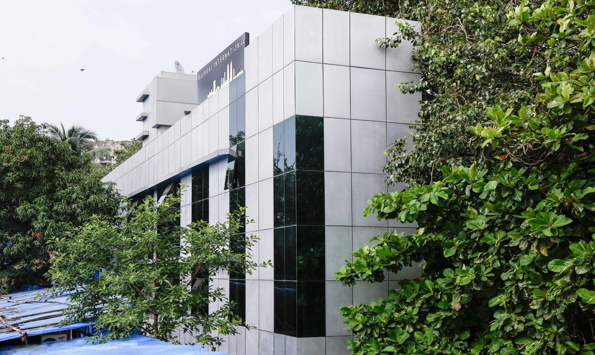 Treebo Mumbai International Hotel Malad Exterior photo